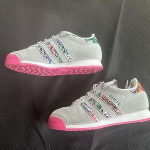 Adidas Ortolite Samoa youth size 3 Grey and Pink